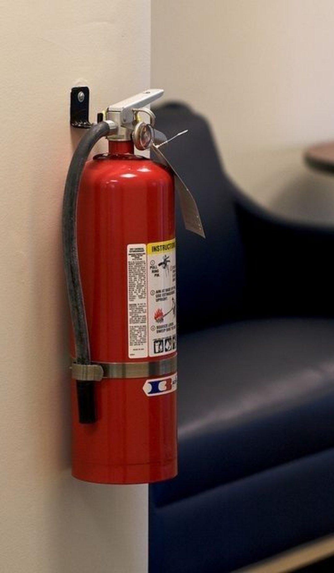 Installation of a fire extinguisher