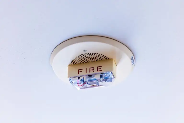 Ceiling-mounted fire alarm sounder and strobe light in a building